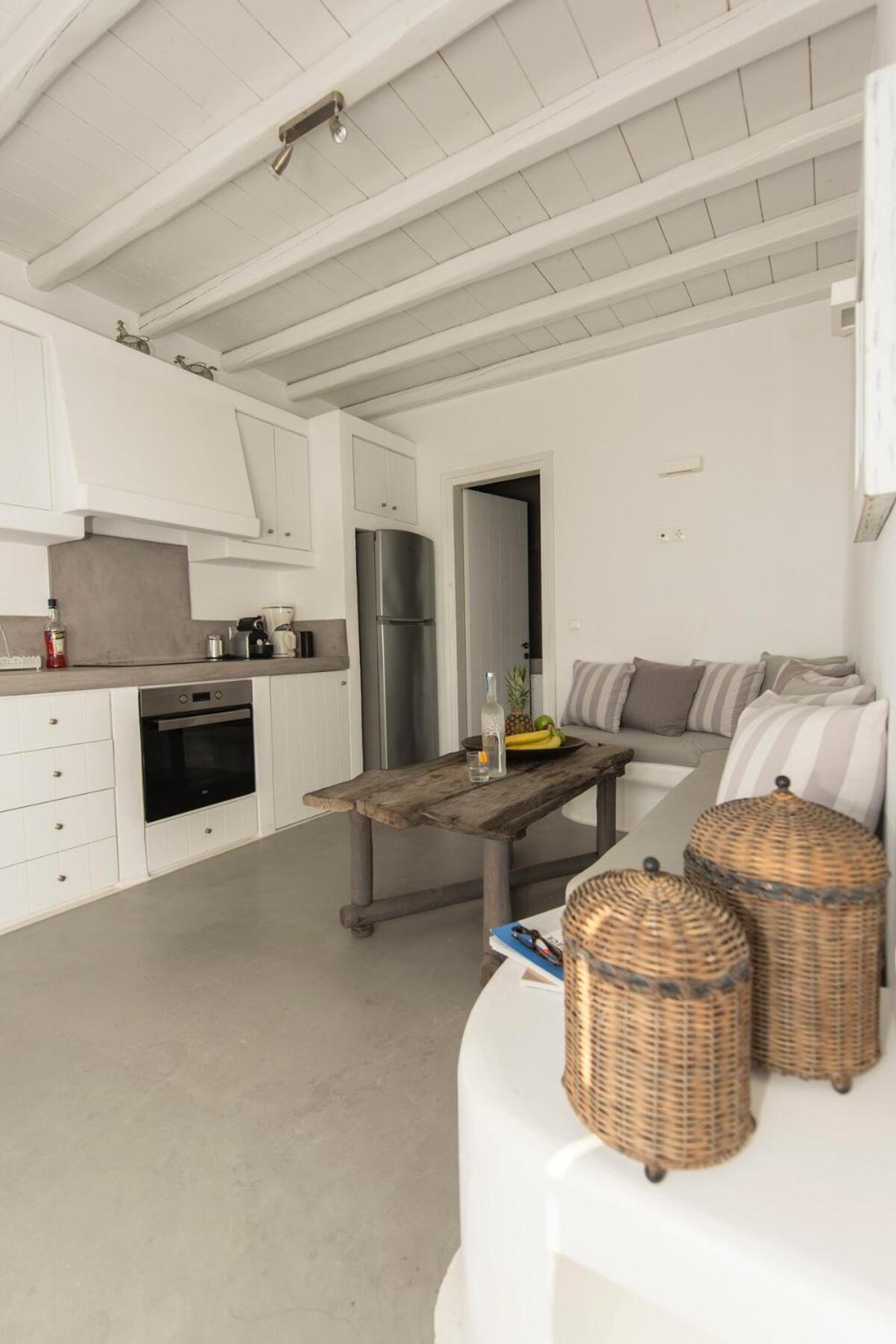 Stylish Mykonian Semi-private Huge Pool Apartment Houlakia (Mykonos)