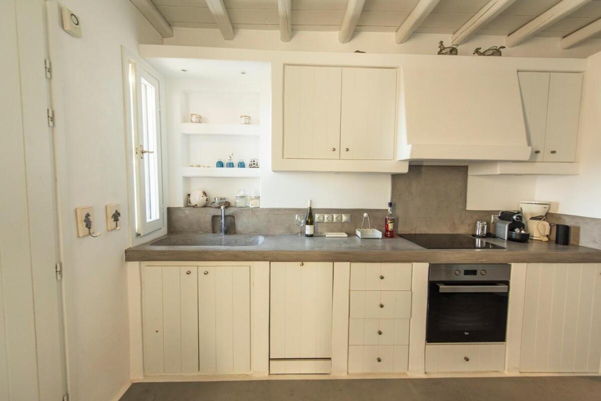 Stylish Mykonian Semi-private Huge Pool Apartment Houlakia (Mykonos)