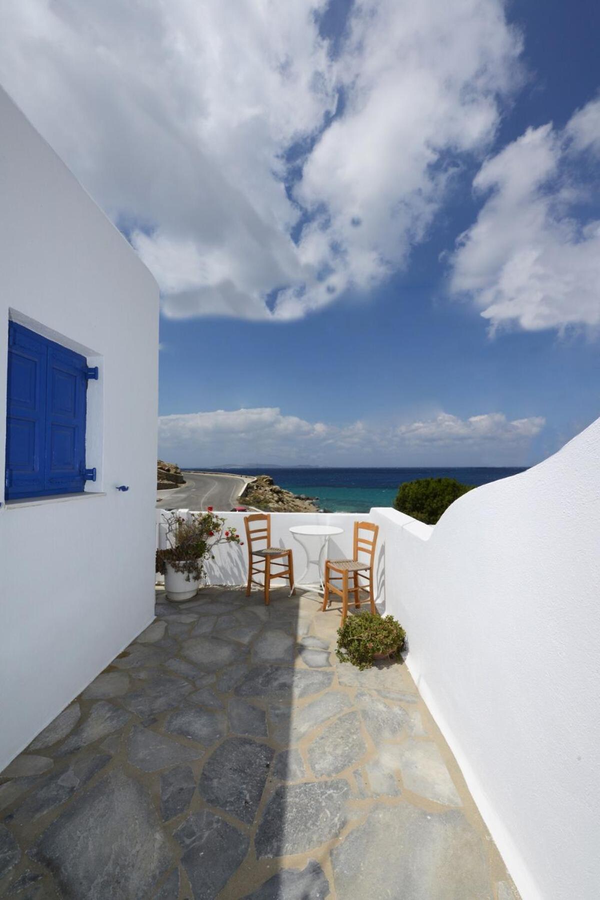 Sunshine Near New Port Of Mykonos