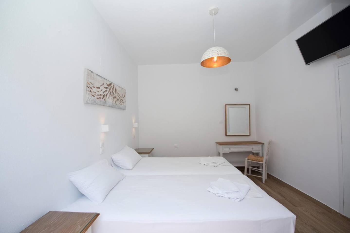 Markos & Hotel *
