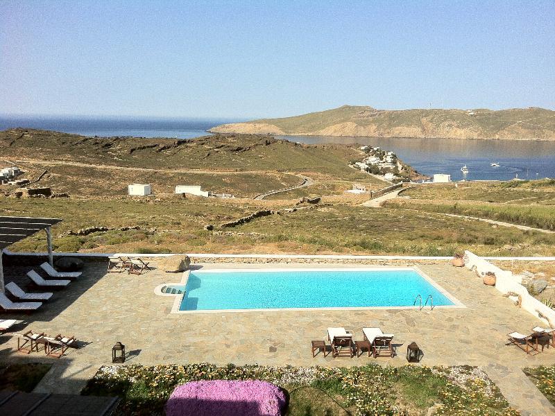 Aparthotel Yakinthos