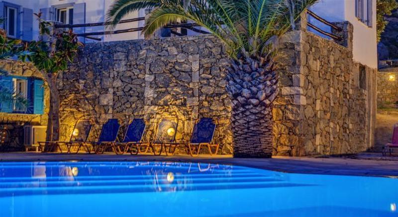 Makis Place Aparthotel 2*