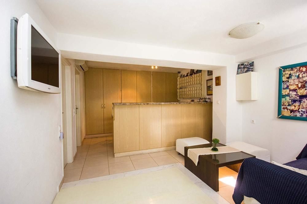 Aparthotel Makis Place Tourlos