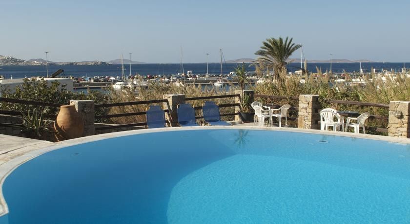 Makis Place Aparthotel
