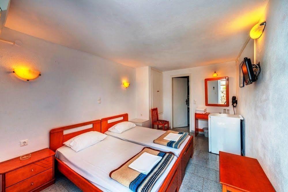 Makis Place Aparthotel Tourlos
