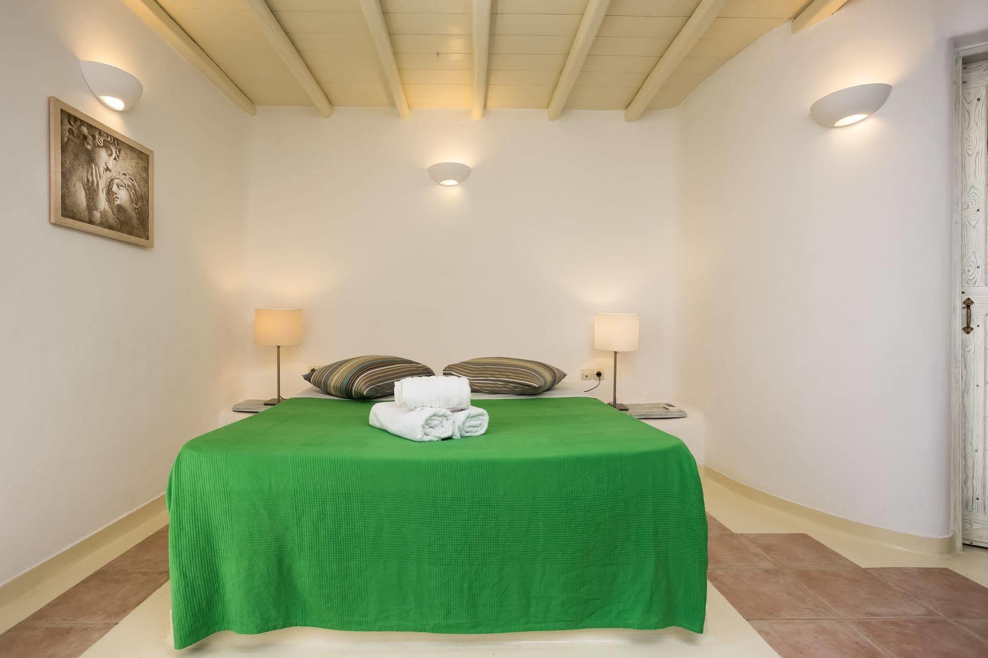 Clio Ornos (Mykonos)