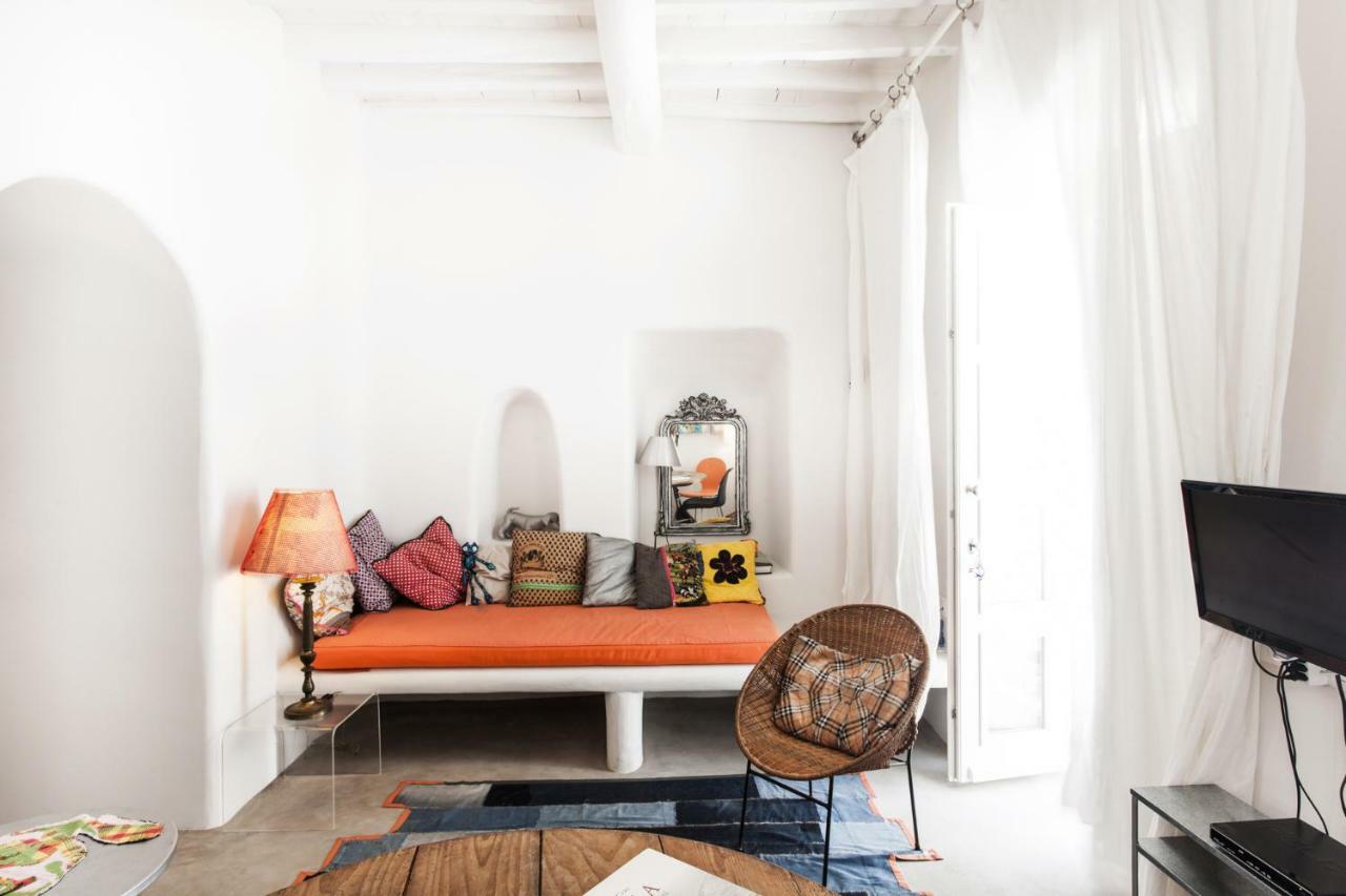 Eclectic & Artistic House In *