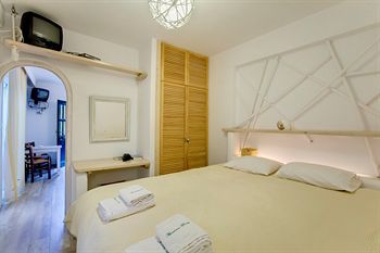 & Rania Aparthotel