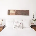 Rhenia Hotel