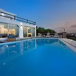 The Cosmopolitan Villa