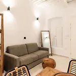 Anamnisi House