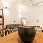 Anamnisi House