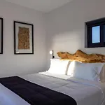 Mykonos Town Black Villa- Cave Heated Pool