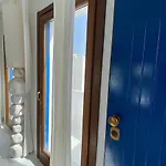 White Luxury Suite With Shared Pool Downtown