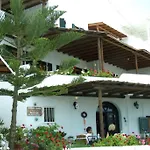 Studios Flora Manos
