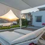 The Corfos Hills House