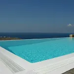 Delicate Mykonian House At Houlakia