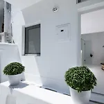 Arktos White Apartments