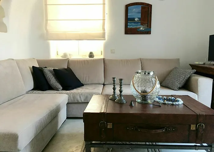 Delicate Mykonian House At Houlakia