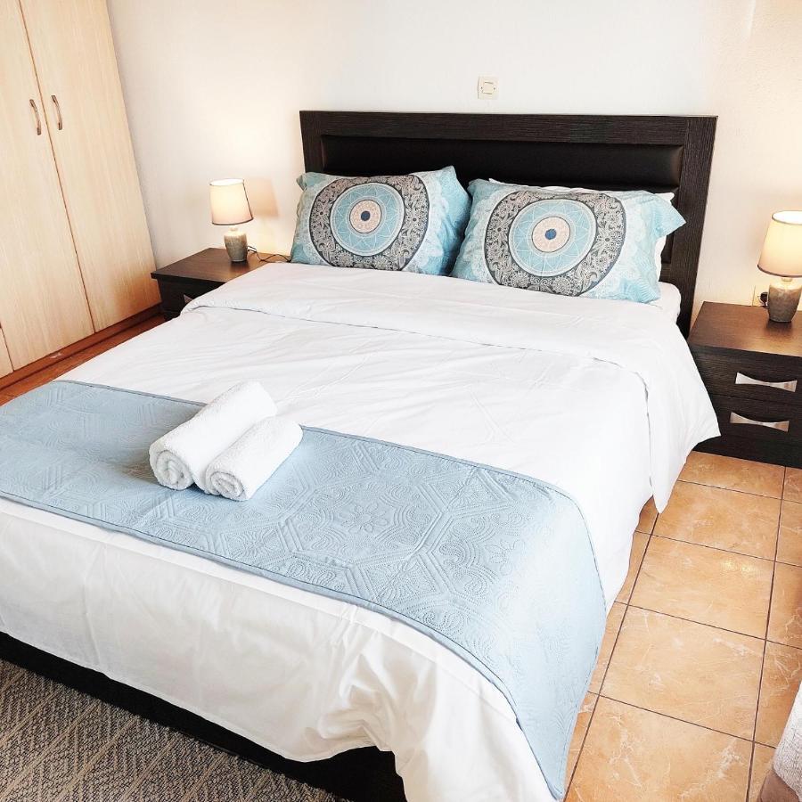Avalon Cosy Emerald, Ivory With Shared Swimming Pool