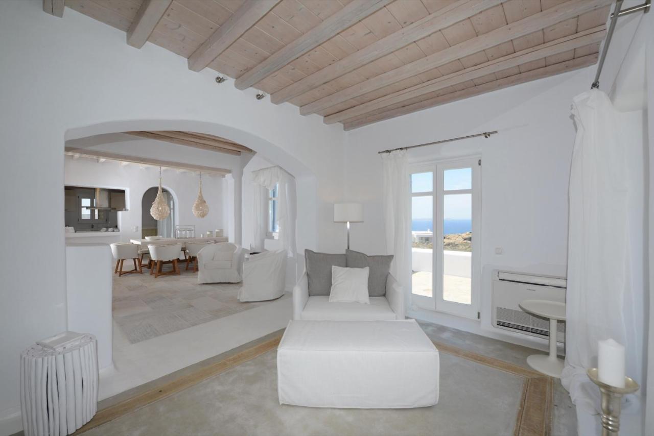 Crystal With Heated Pool By Diles Villa *