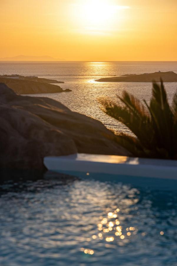 Villa Black Villa- Cave Heated Pool