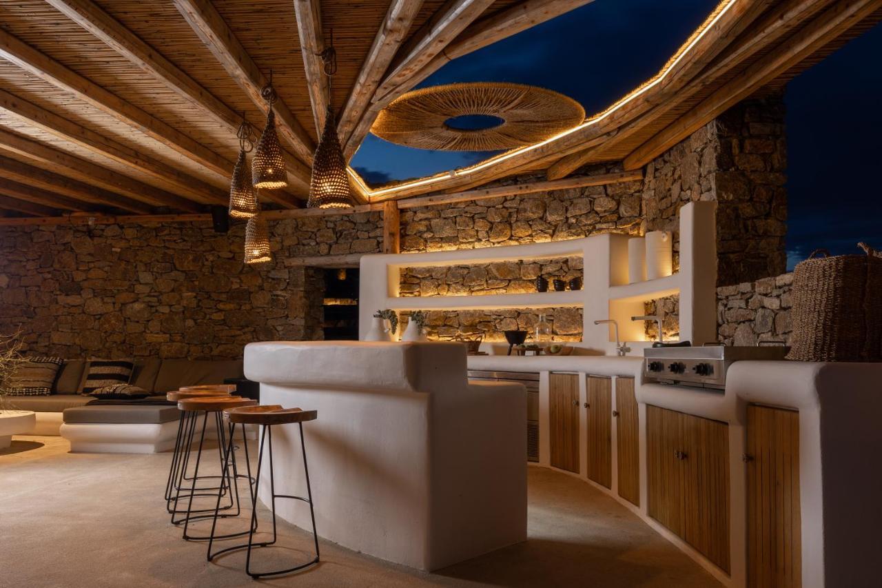 Maera Maximus * Mykonos Town