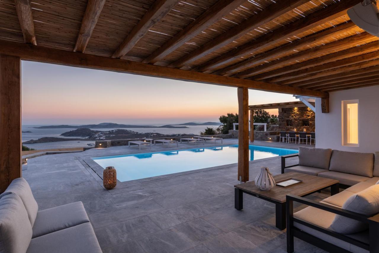Sara Mykonos *