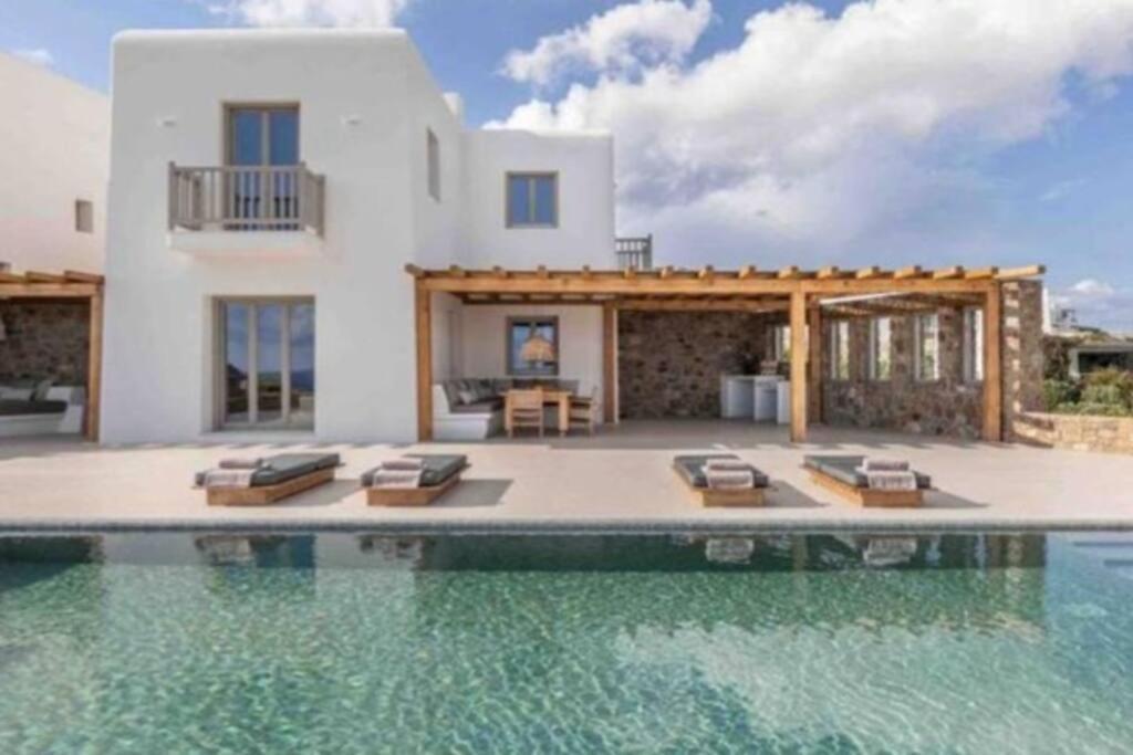 Barbara, By Red Windmill * Mykonos Town