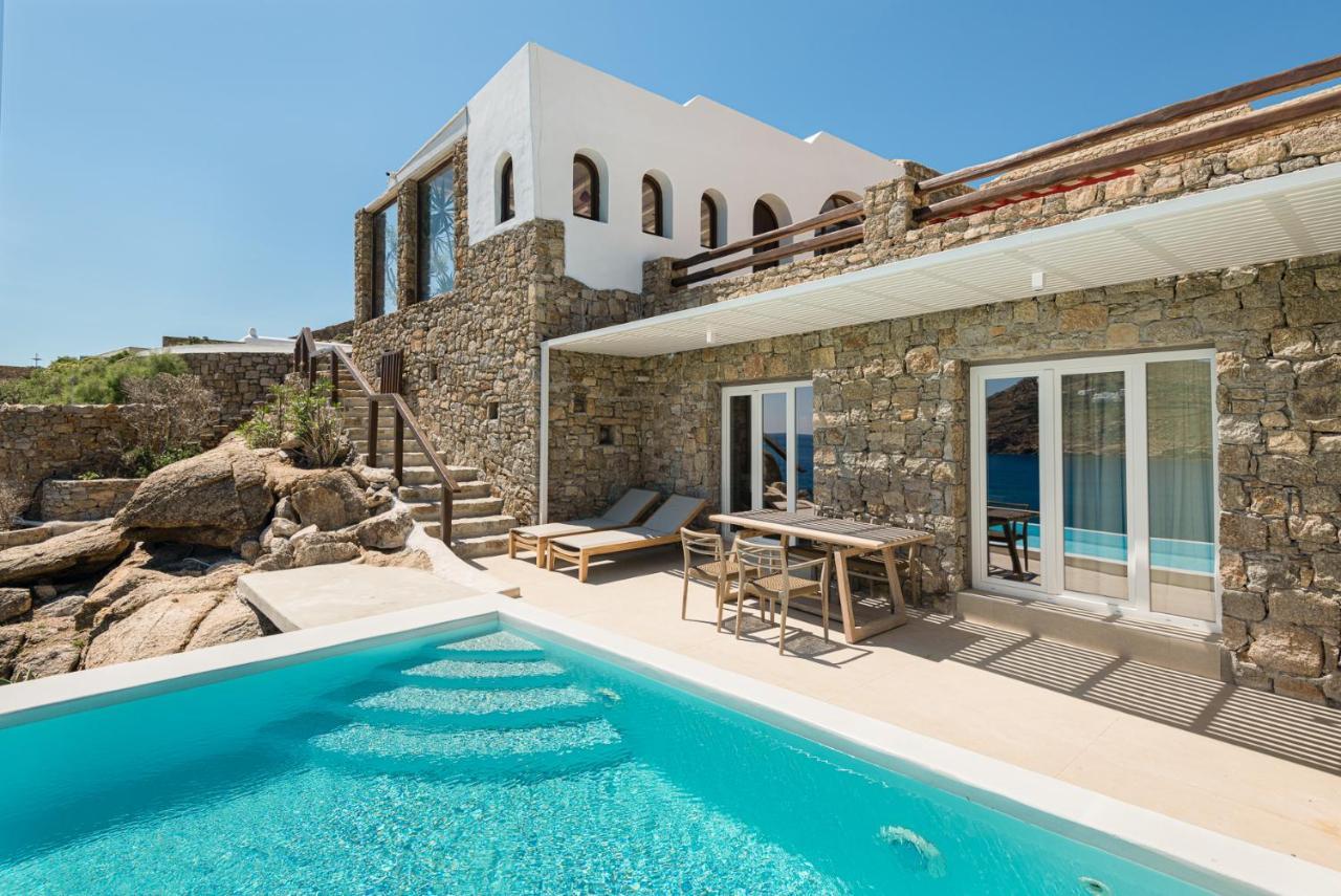 Etesians & Gasthof Super Paradise Beach (Mykonos)