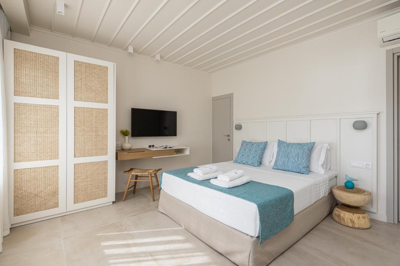 Etesians & Gasthof Super Paradise Beach (Mykonos)