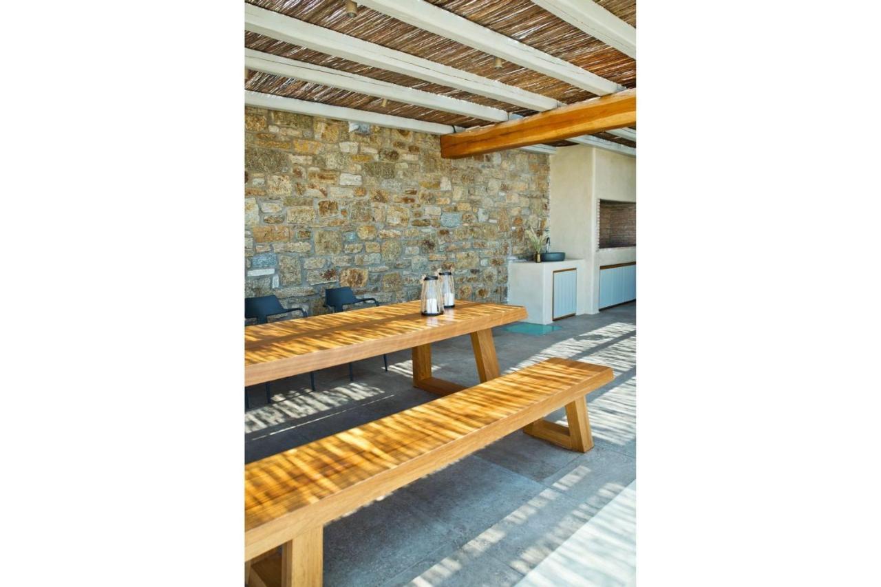 La Isla Bonita: Luxury Mykonos Retreat With Sea Views