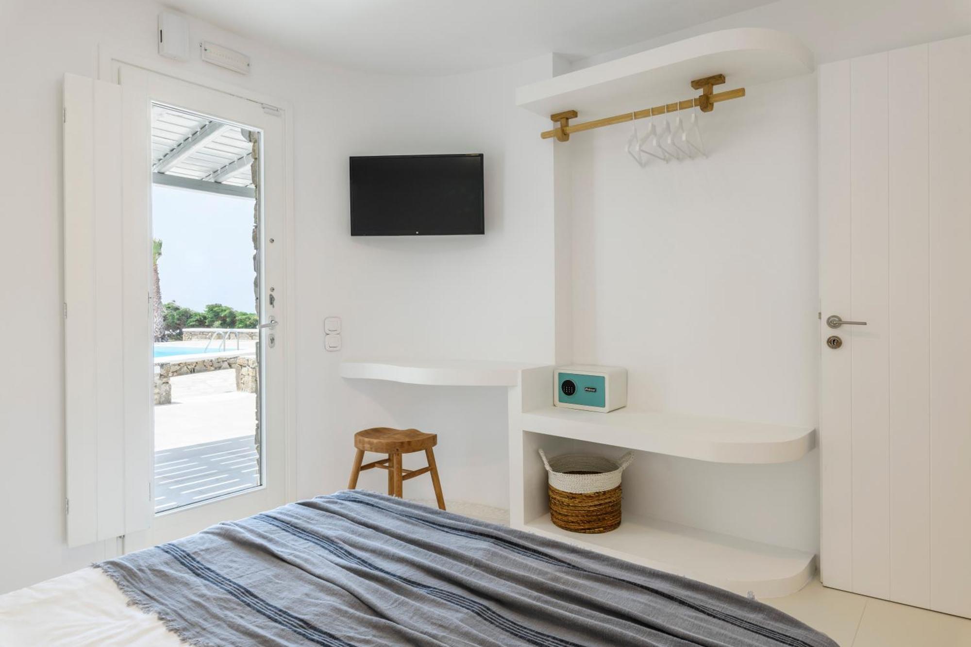 Mykonos 4 Bedroom Pool
