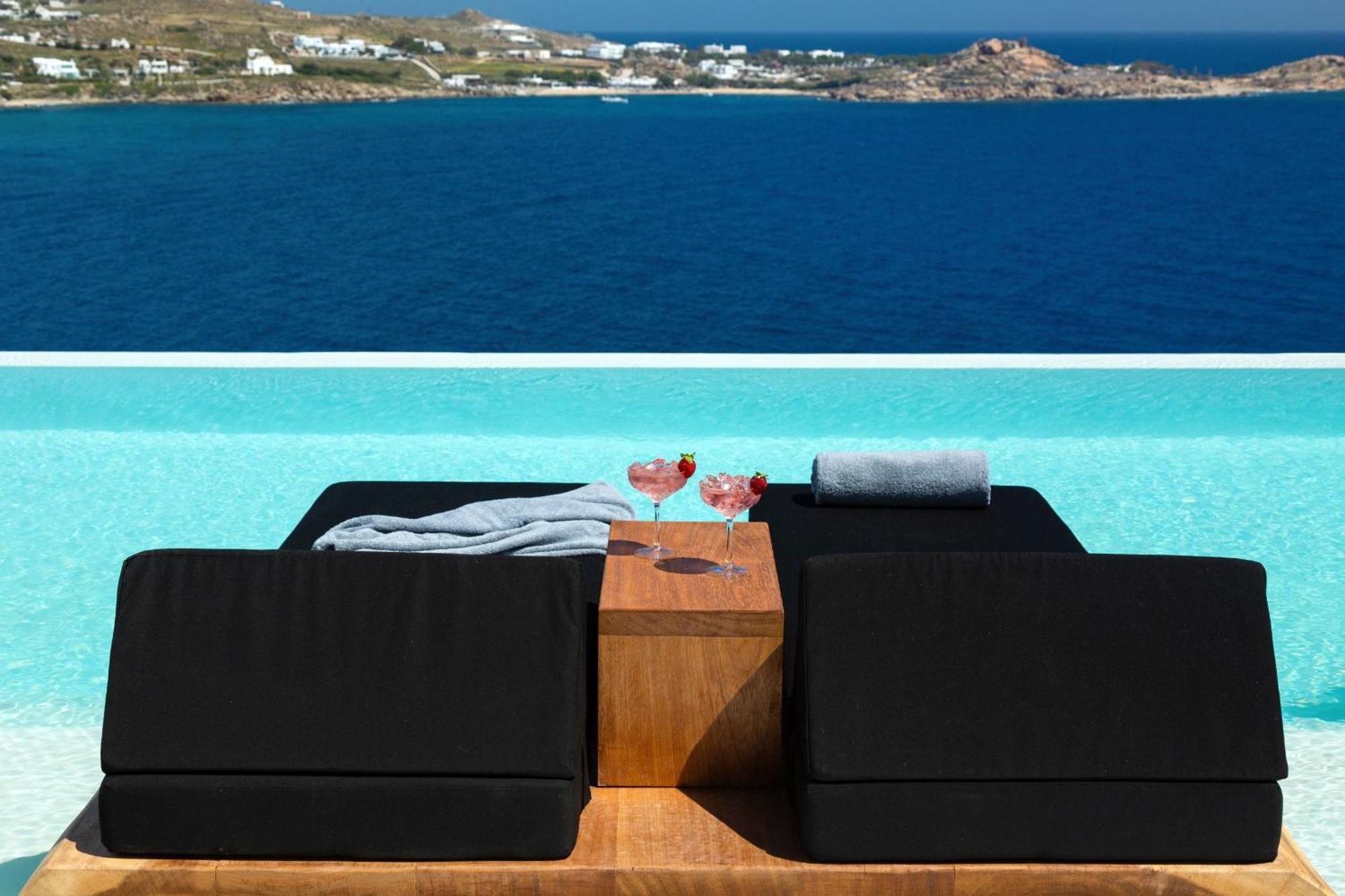 Villa Exquisite Mykonos Hephaestus I 5 Bedroom Infinity Pool Outdoor Jacuzzi Psarou