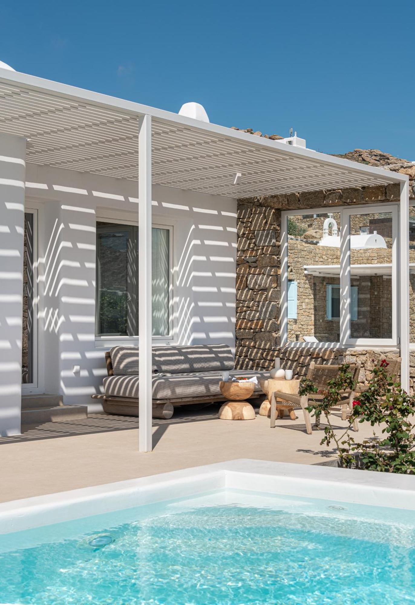 Gasthof Etesians & Super Paradise Beach (Mykonos)