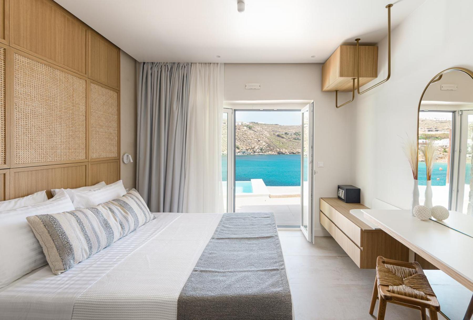 Etesians & Gasthof Super Paradise Beach (Mykonos)