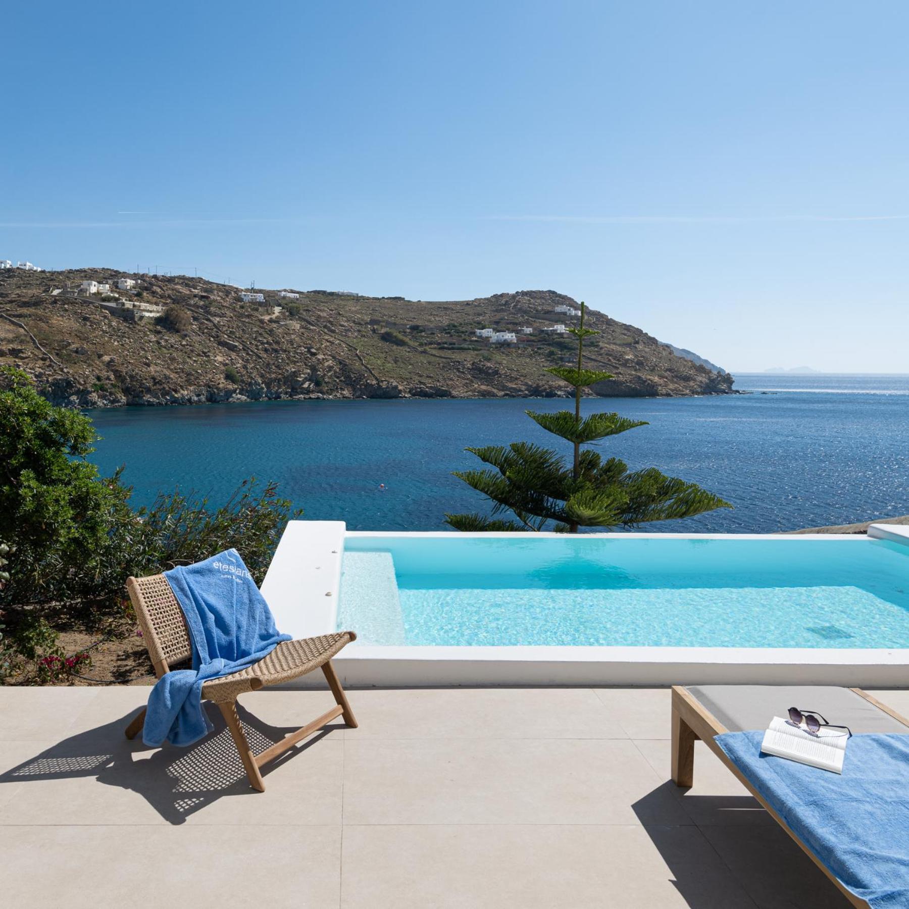 Etesians & Gasthof Super Paradise Beach (Mykonos)