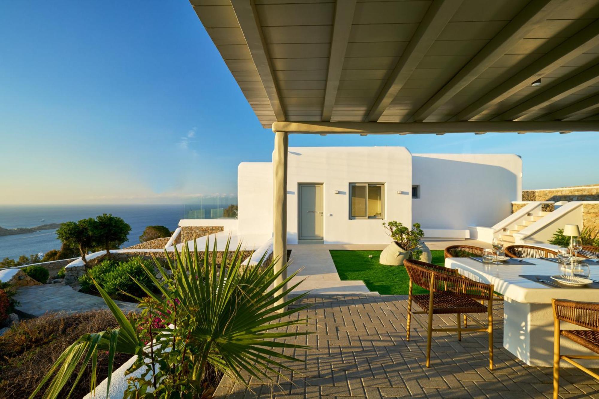 J View Mykonos Psarrou