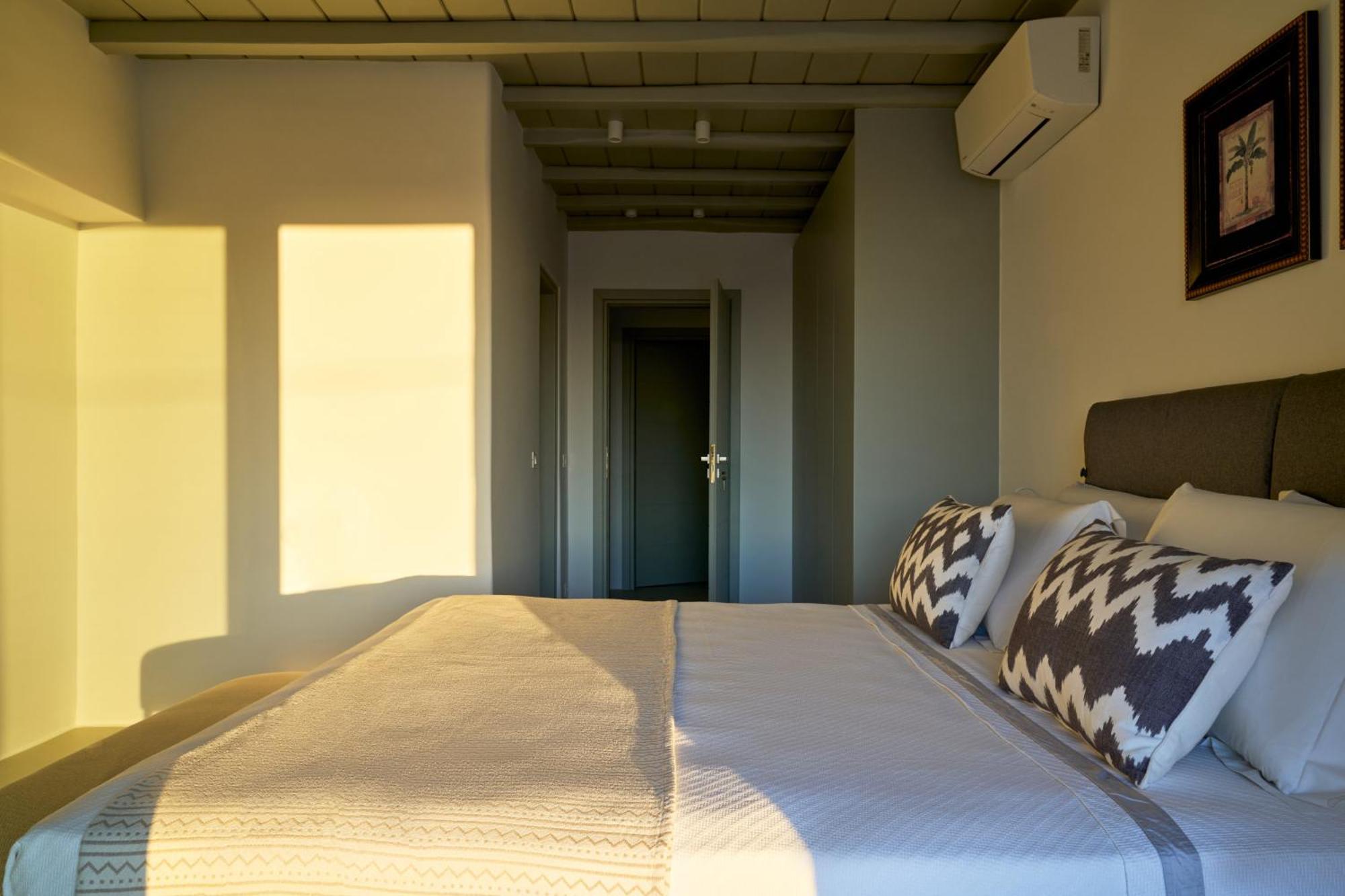 J View Mykonos Psarrou
