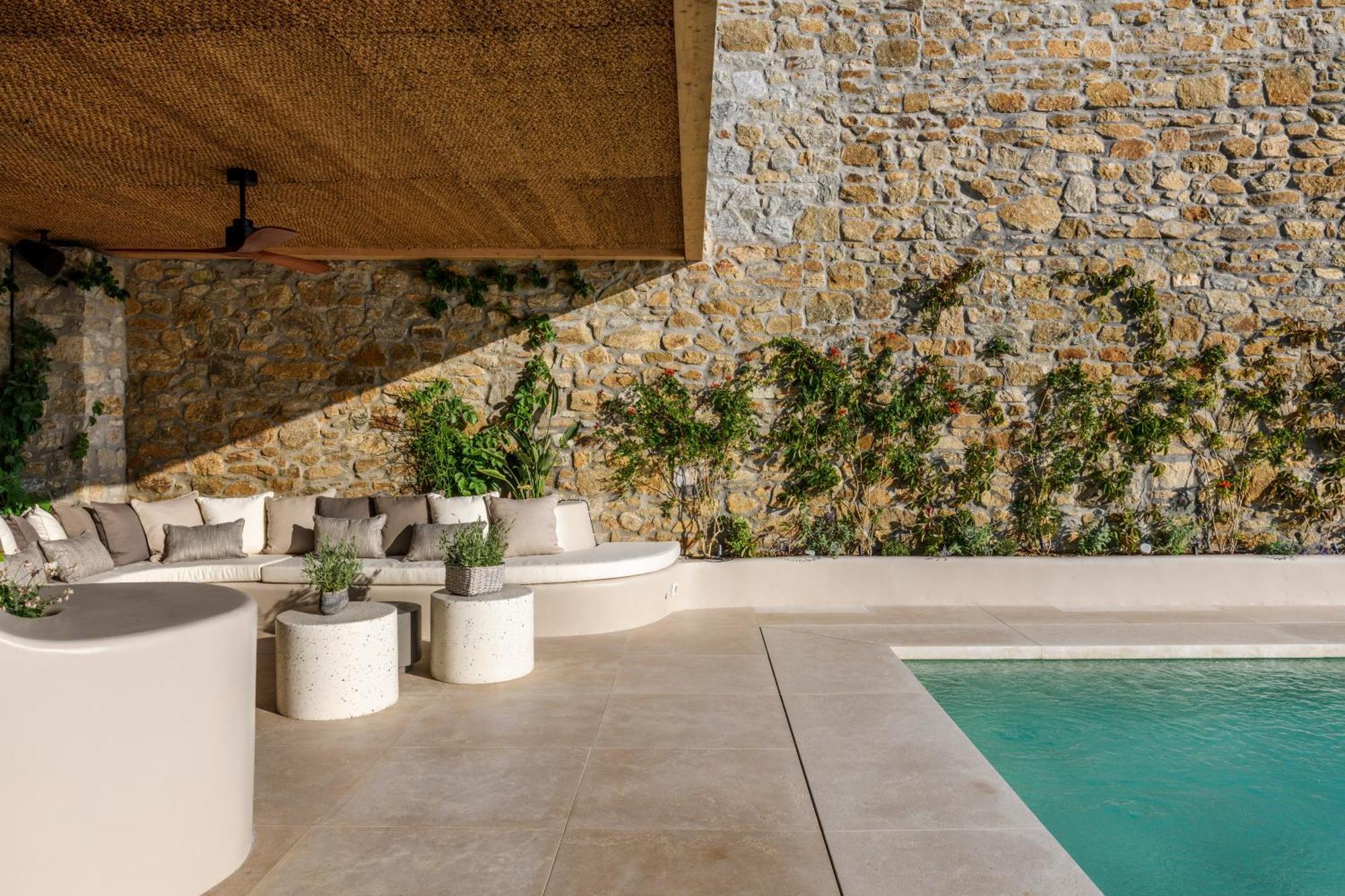 Silver Breeze Villa *
