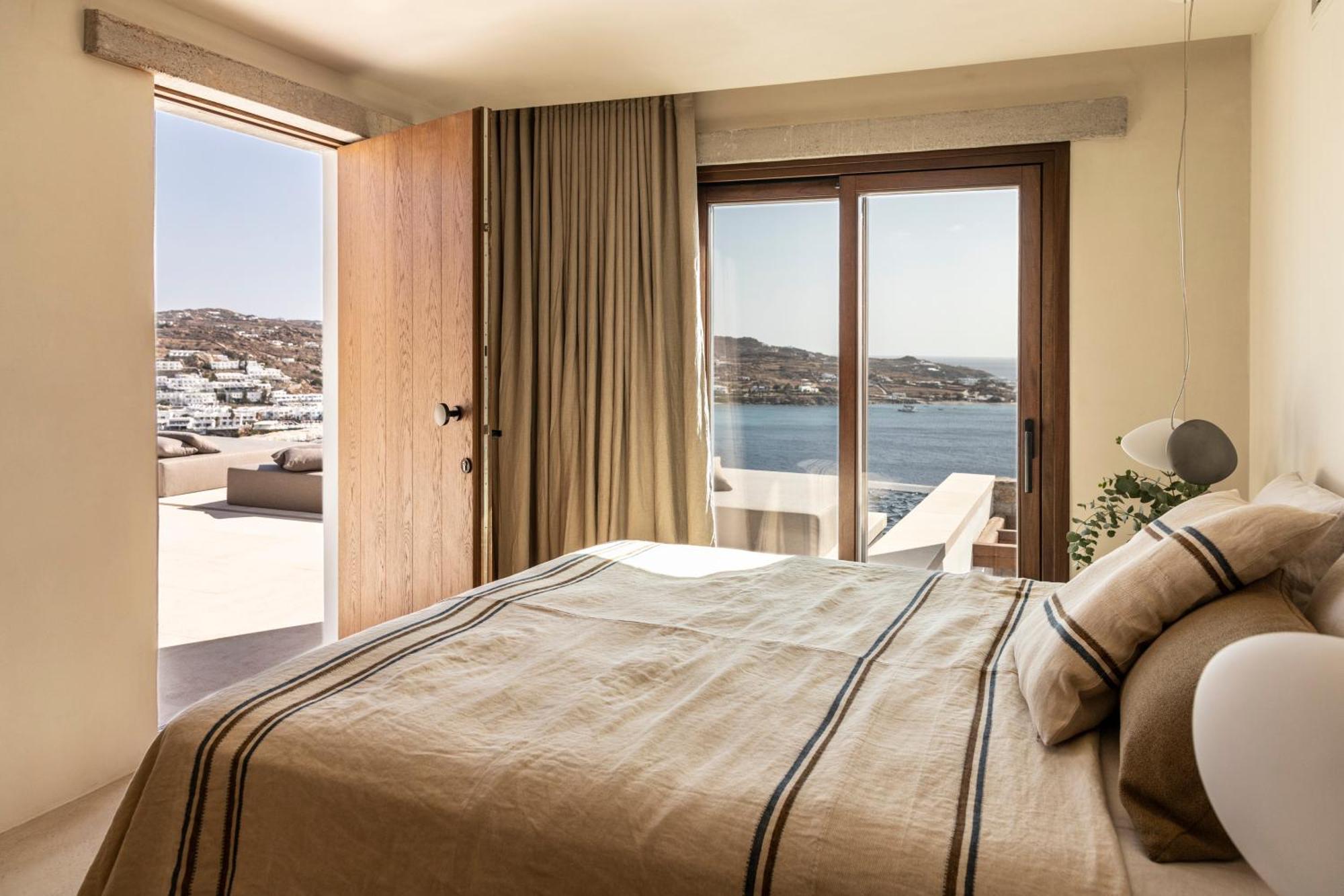 The Skyvilla Mykonos - A Landmark With Breathtaking Views Of The Psarou Bay *