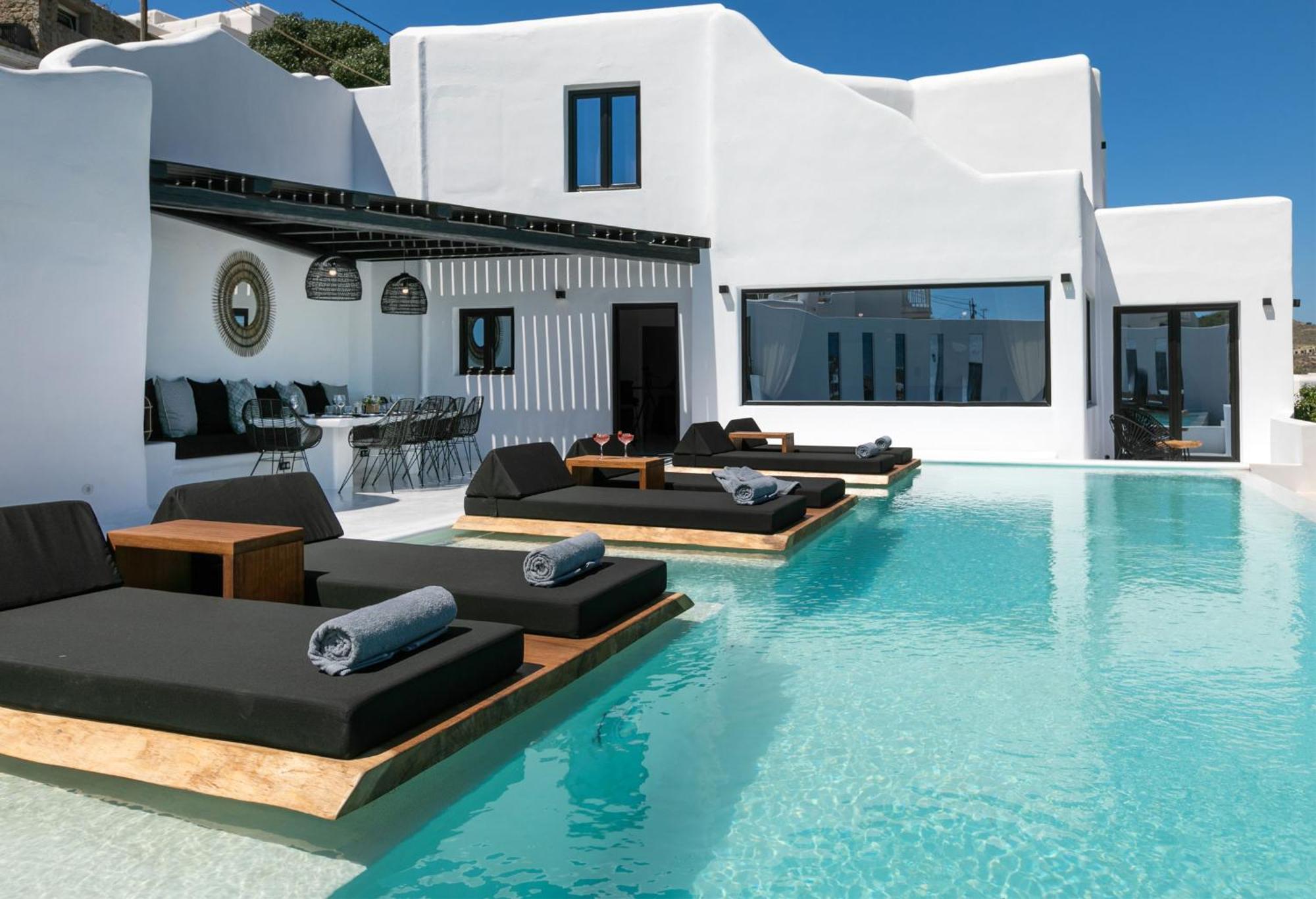 Villa Psarou Black *