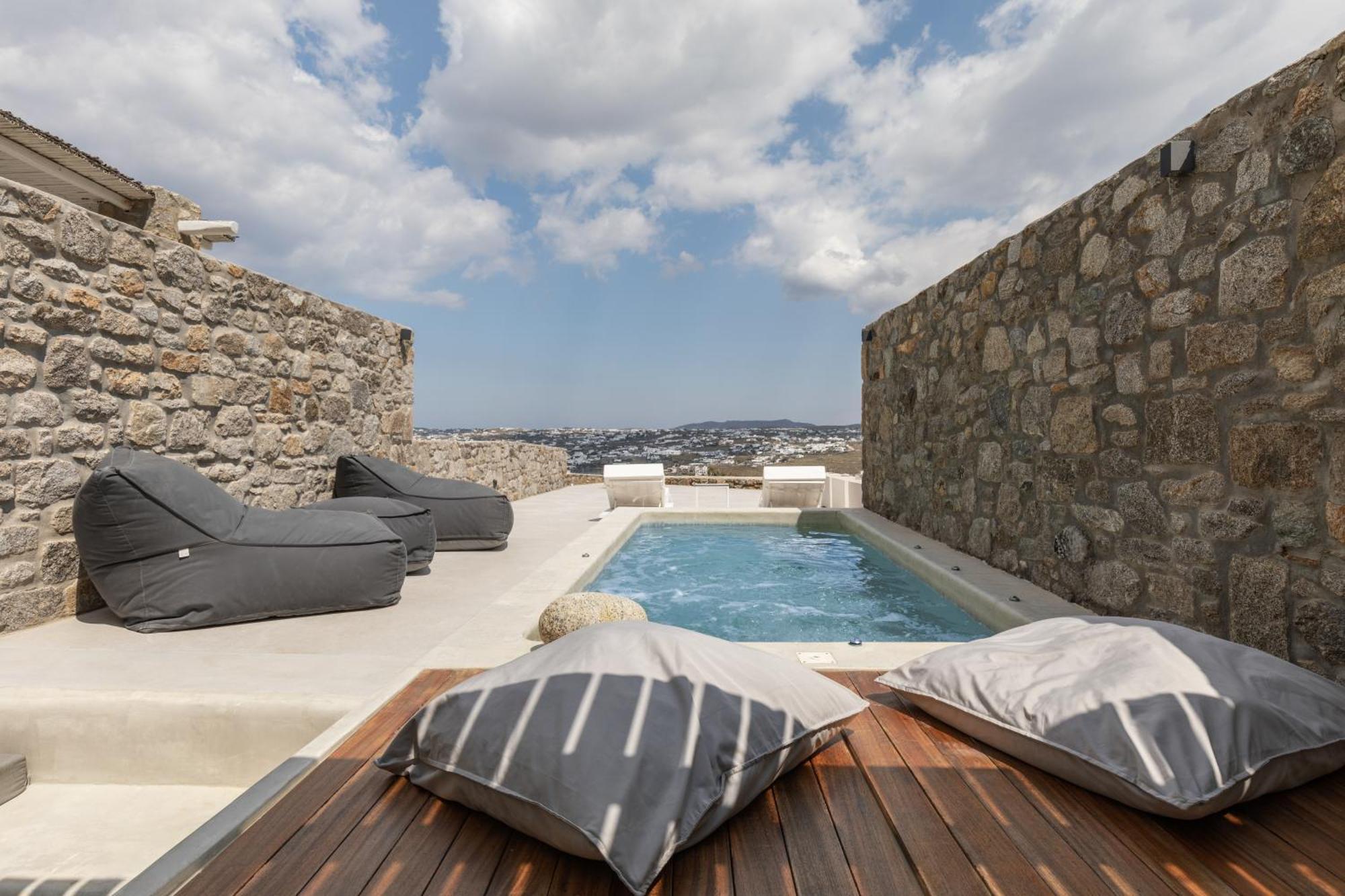 Mykonos Actor's Villa. 2 Bdrs, Private Mini-pool Villa Mykonos Town