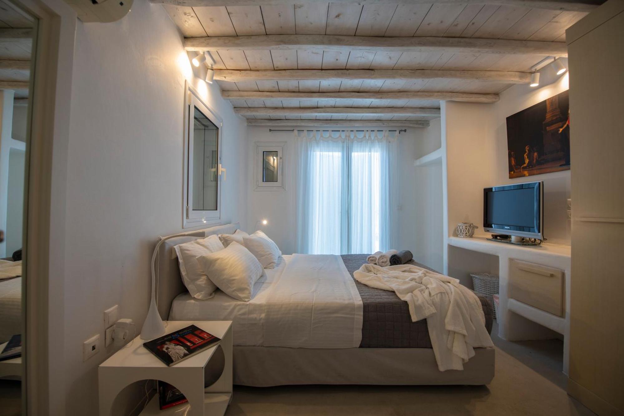 Mykonos Actor's Villa. 2 Bdrs, Private Mini-pool * Mykonos Town