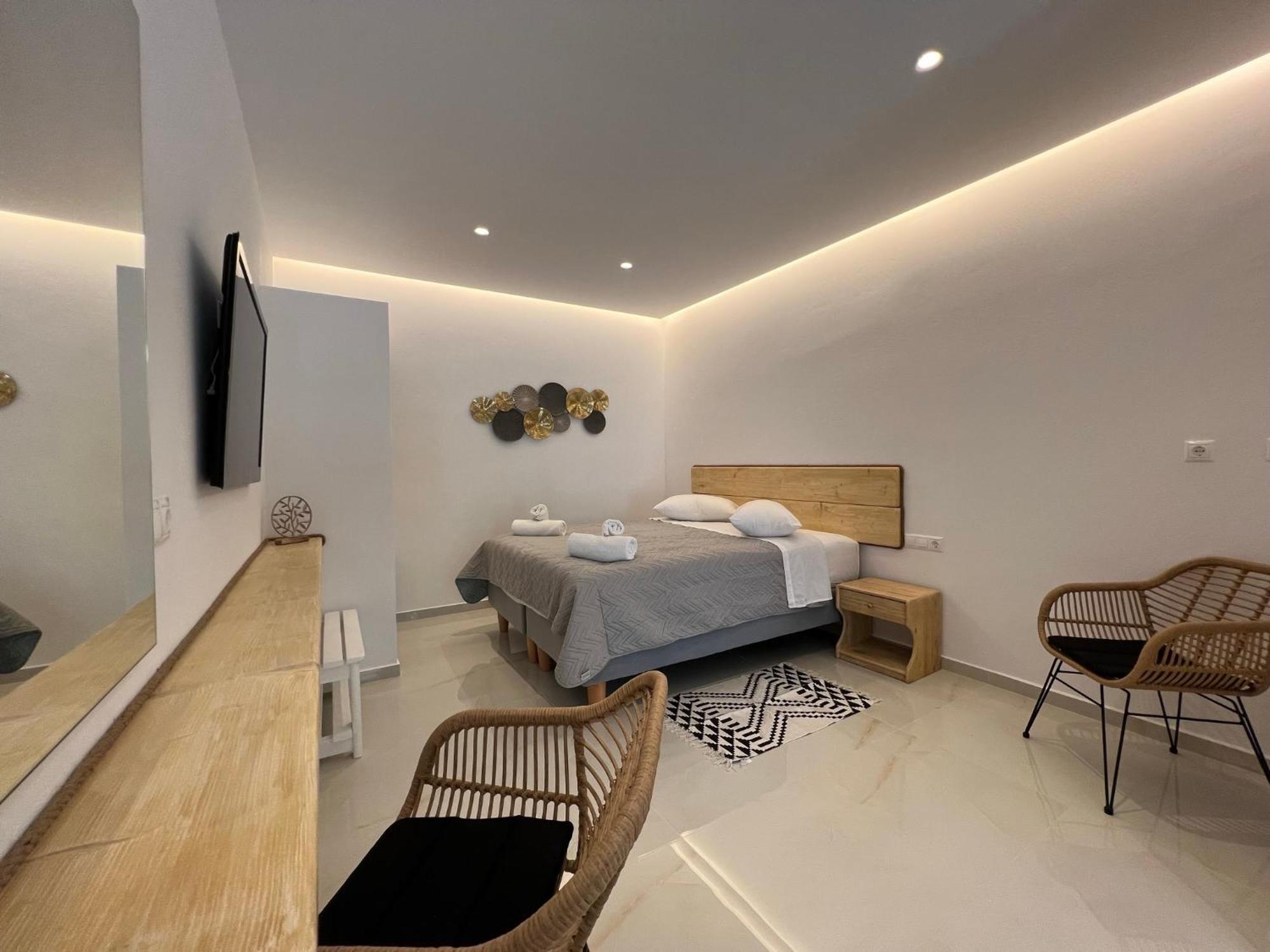 Anemos Aparthotel 3*
