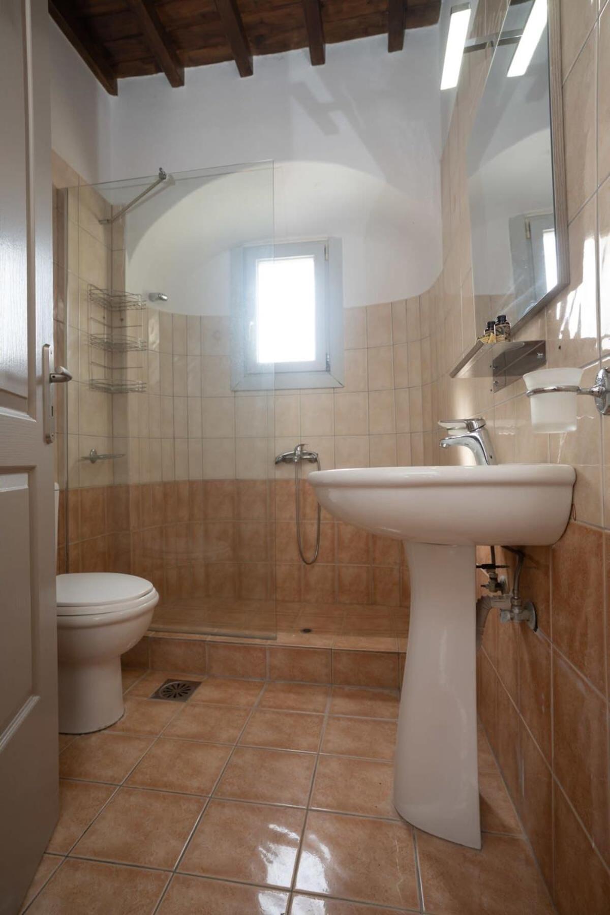 Mykonos Stylish Ivory 1 Bd Apt With Shared Pool Apartment Plintri