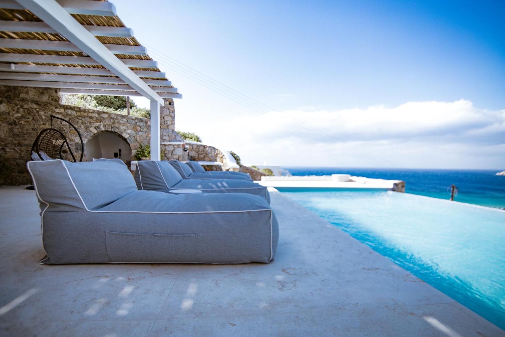 Villa Eternity Blue