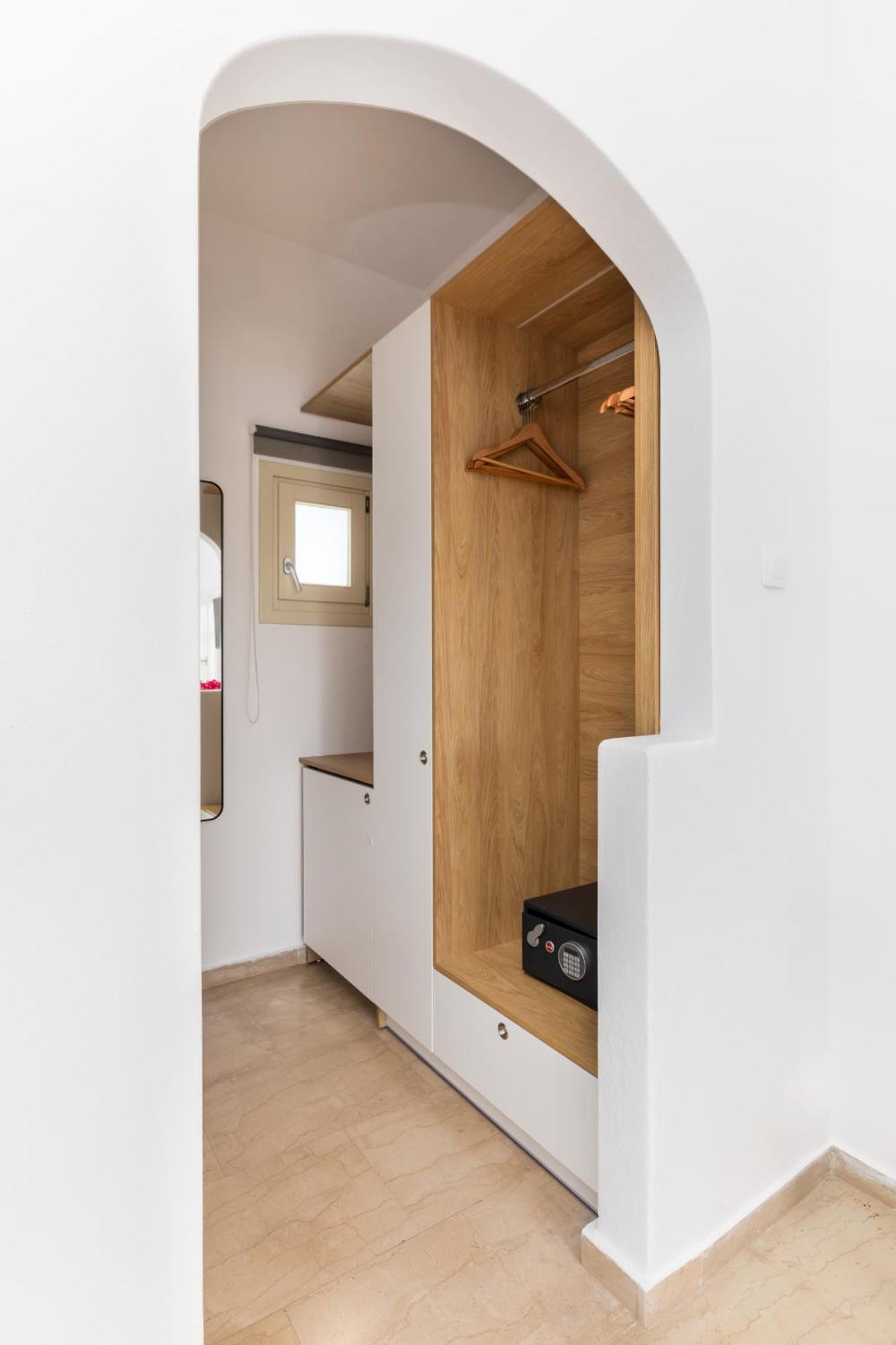 Corfos 3* Ornos (Mykonos)