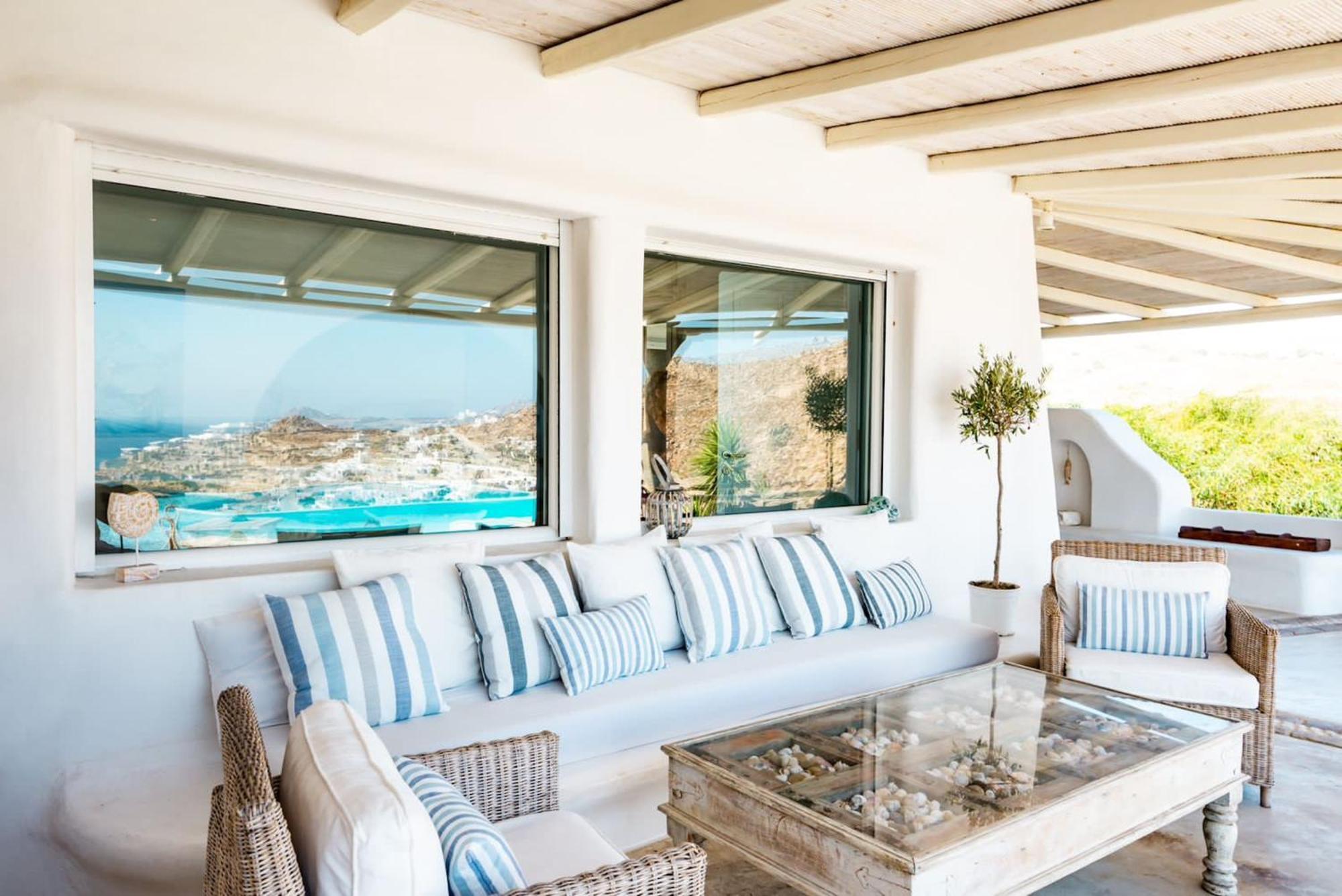 Villa Luxury Platis Gialos: Poolside Retreat