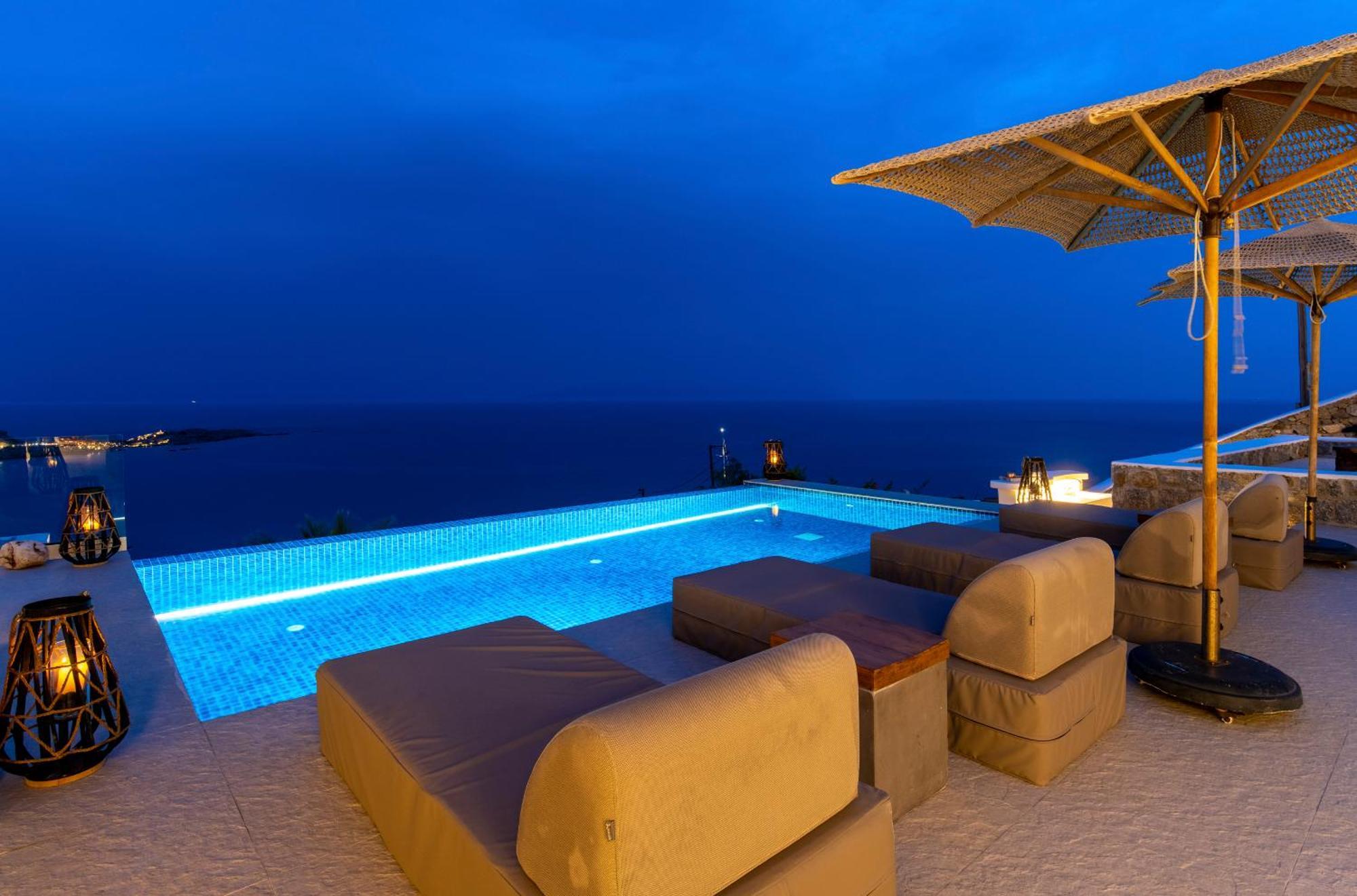 Paoli - Private Pool, Sea View & Jacuzzi Villa Mykonos Town